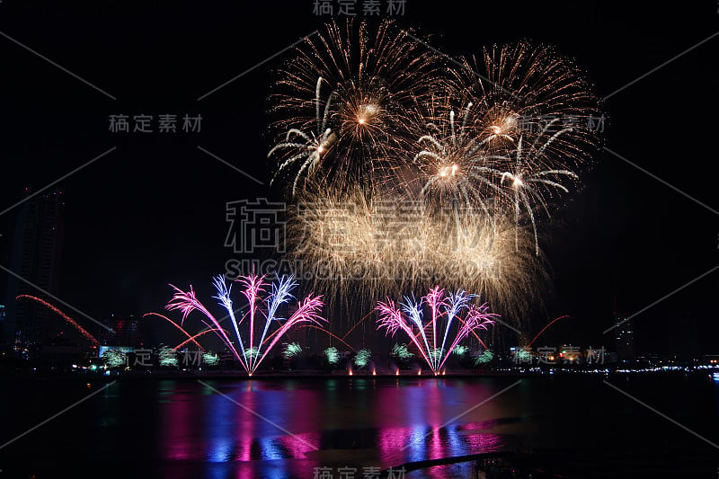 岘港国际烟花节每年举行。