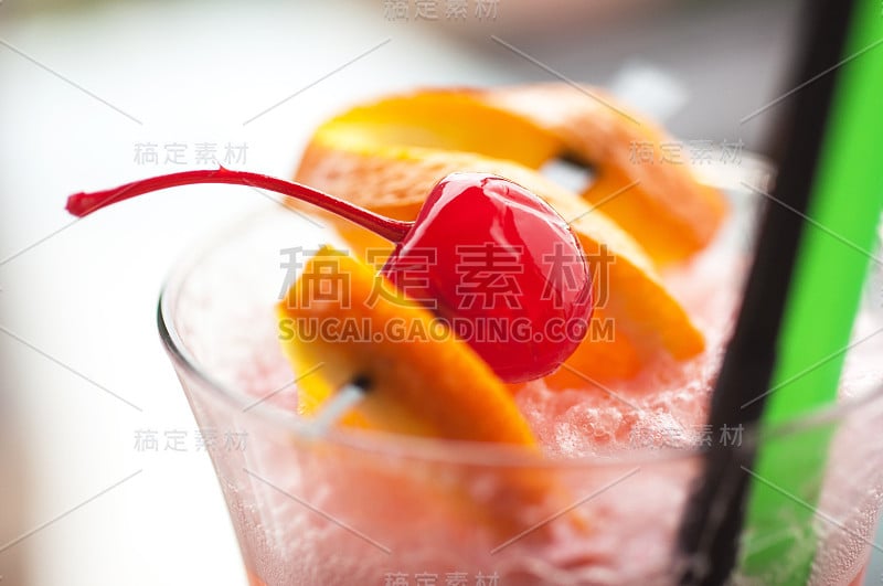 鸡尾酒杯
