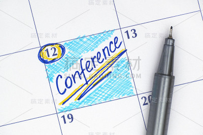 用笔在日历上提醒会议。