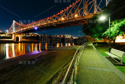 夜晚的故事桥