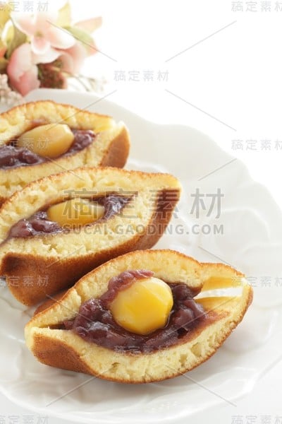 日本糖果食品，栗子和红豆沙红烧锅蛋糕三明治