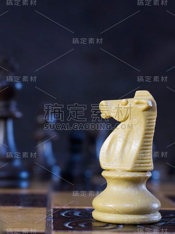 在棋盘上拍摄的象棋