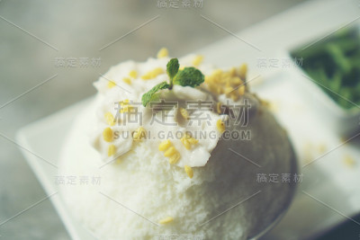 甜食和冰淇淋。