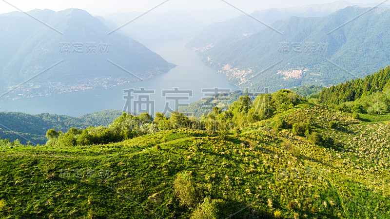 鸟瞰图通往蒙特波莱托，阿尔卑斯山，附近的科莫湖。科莫，布鲁纳特，伦巴第，意大利