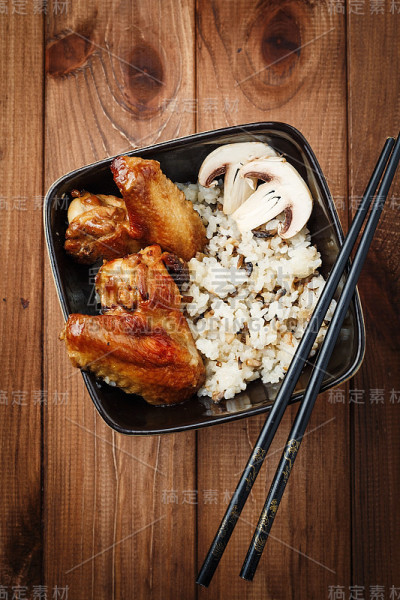 蘑菇饭和烤鸡翅