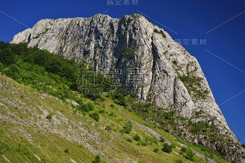 瓦利索拉峡谷山， 特兰斯尼耶