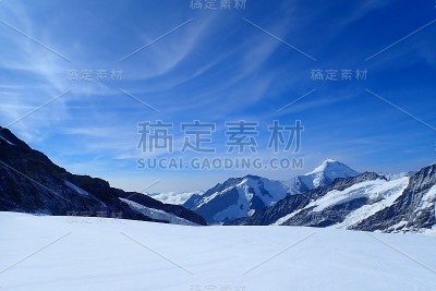 雪地和蓝天(少女)
