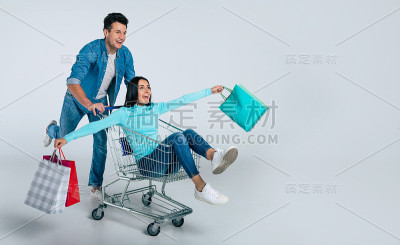 犯罪团伙。