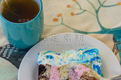 有蛋糕和茶，还有文字空间