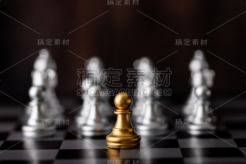 船上有金筹码和银棋子