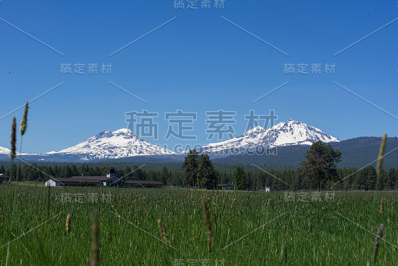 三姐妹山和农场俄勒冈州