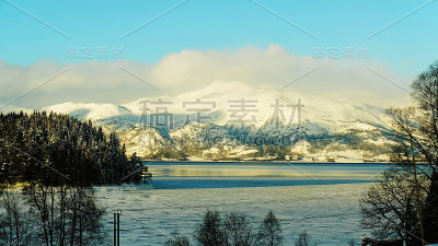 雪山冰湖