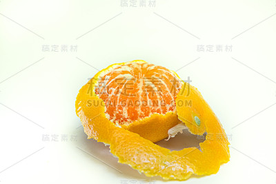 剥橘子