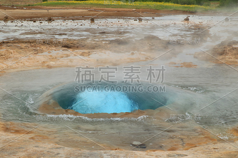 冰岛的 Strokkur Geysir