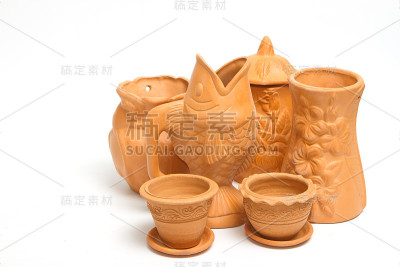 一组用于园艺的陶土花瓶
