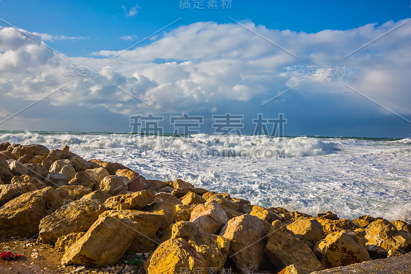 地中海巨大的浪花