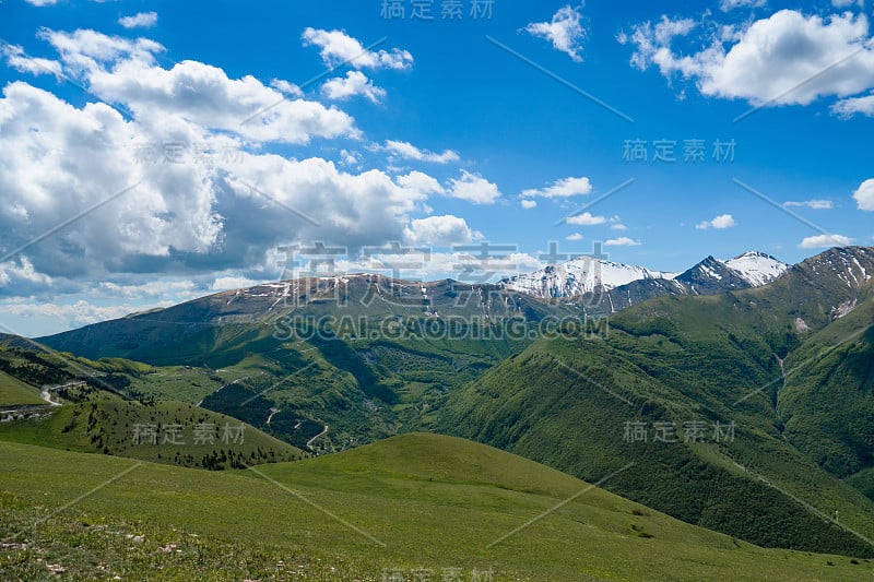 亚平宁山脉的全景。意大利