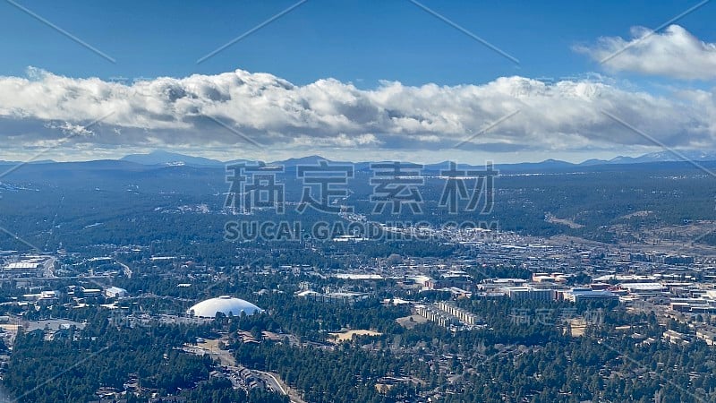 令人敬畏的弗拉格斯塔夫山鸟瞰