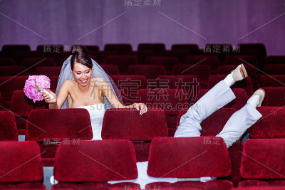 在电影院的婚礼上