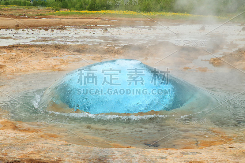 冰岛的 Strokkur Geysir