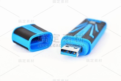 移动闪存驱动器隔离在一个干净的白色背景。