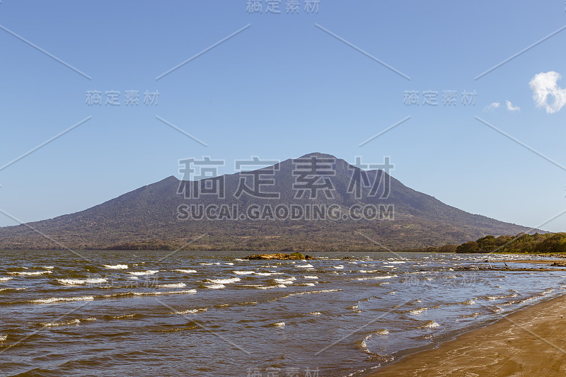 尼加拉瓜奥梅特佩岛的马德拉斯火山景观