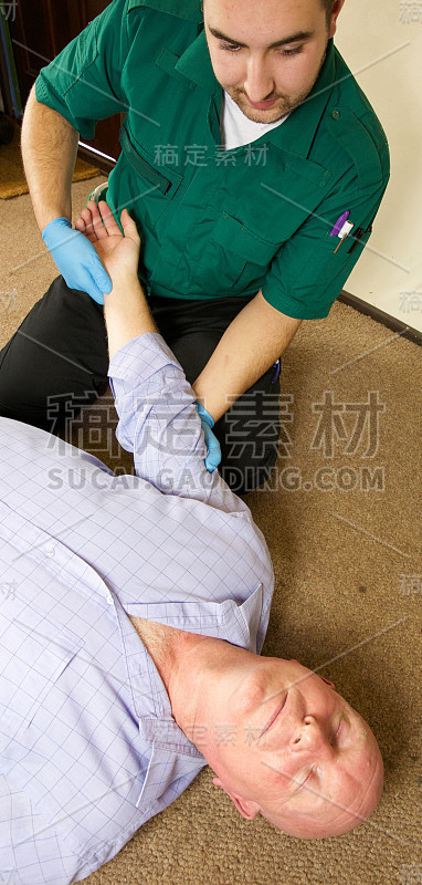 护理人员处理一个病人晕倒的事故