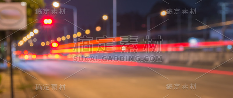 夜晚城市的抽象散焦灯光。