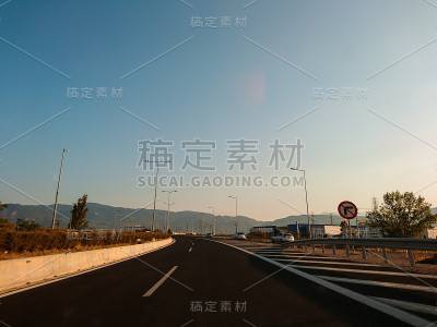 在欧洲希腊的高速公路上行驶