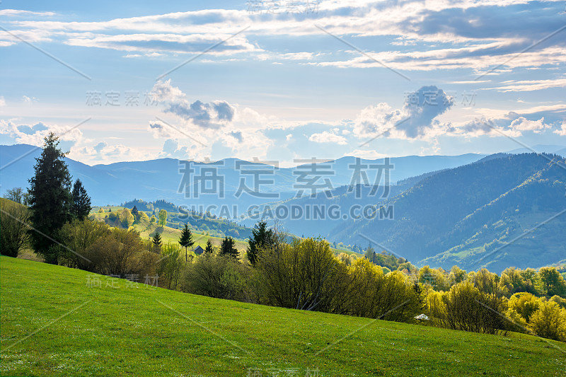 令人惊叹的山区乡村景观