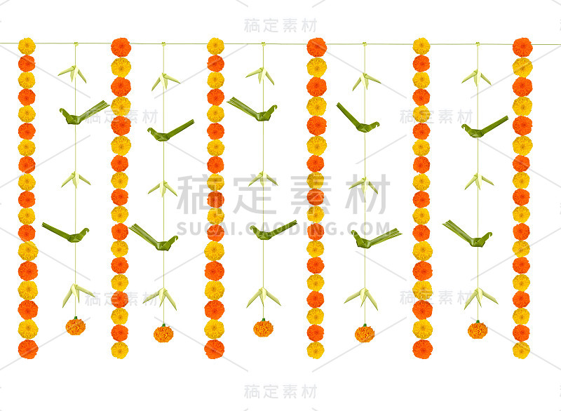 在泰米尔传统、喀拉拉邦传统、芒果叶和椰子叶花环上挂着Thoranam装饰