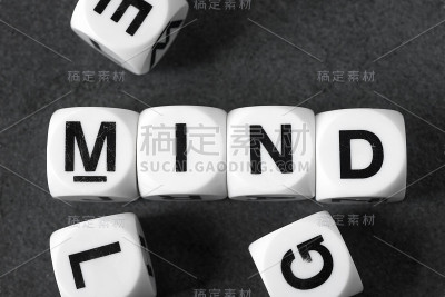 对玩具立方体有文字意识