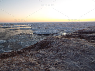 湖上的雪