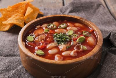 西红柿白豆蔬菜汤