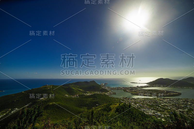 菲利普堡，SINT MAARTEN -从俯视图的港口和海滩