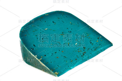 一片薰衣草奶酪孤立在白色