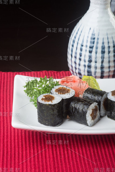 以日本食物为背景。