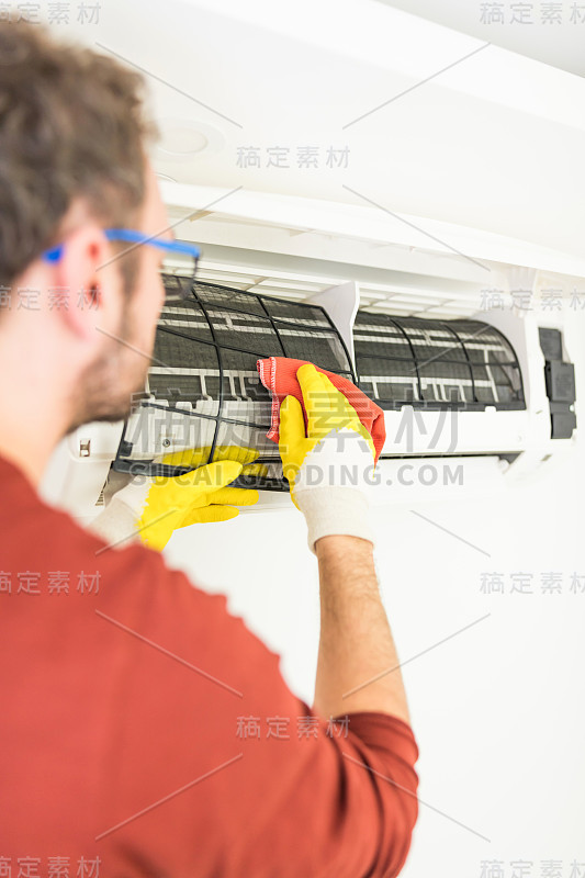 空调维修和保养，固定空调，清洗过滤网。
