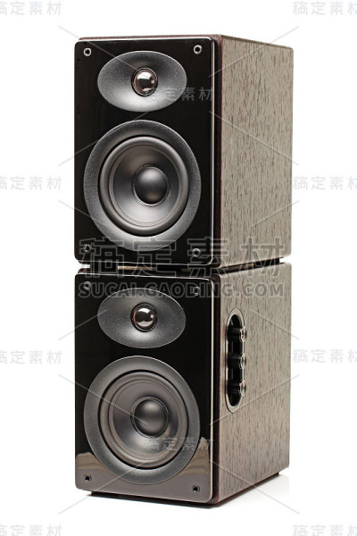 背景黑色扬声器与球体在白色背景