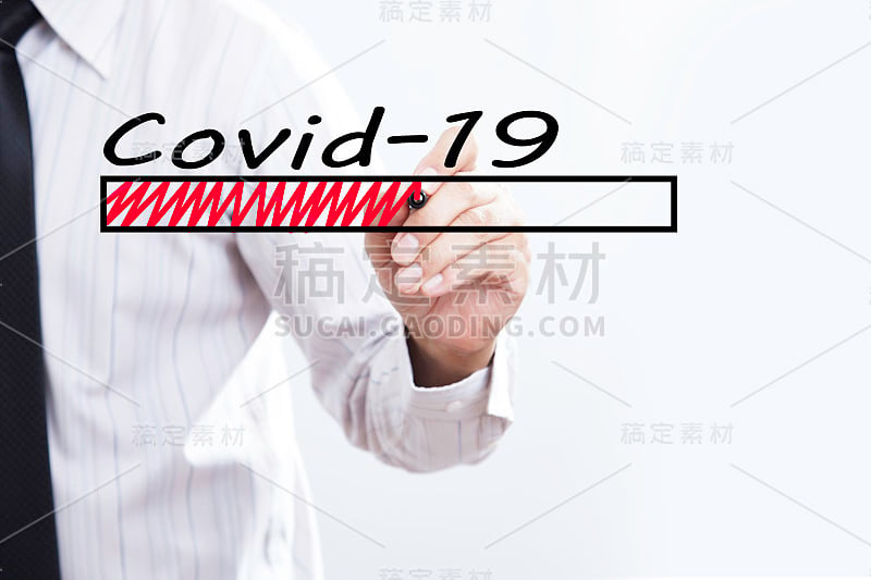 商人用红色记号笔在透明擦拭板上手写Covid-19字样和装载。健康的概念。在世界范围内遏制新型冠状病