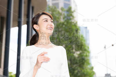 微笑的亚洲女人