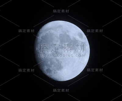 夜晚的满月