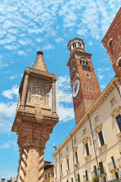 古Torre dei Lamberti塔，在维罗纳，意大利北部