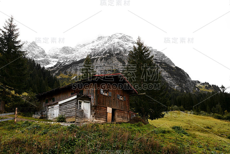 奥地利山区的小木屋