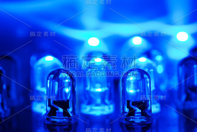 蓝色发光二极管。