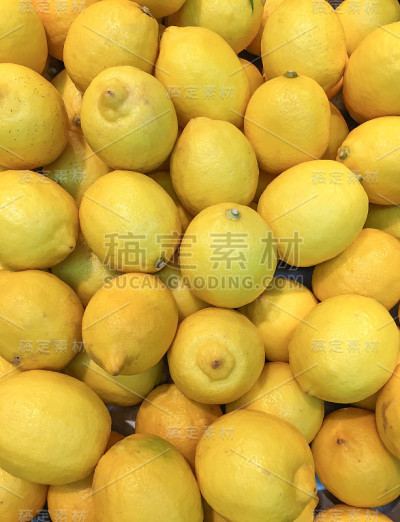 市场上的柠檬