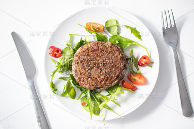 特写美味的牛肉肉饼