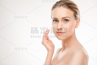 成熟女人的美容保健孤立上白