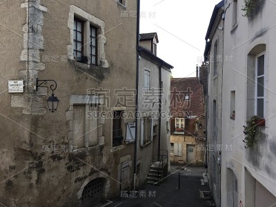 法国多尔老城的传统建筑和街道