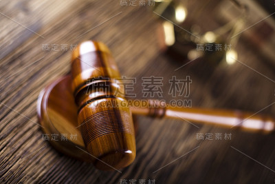 法官、法典和天平的锤